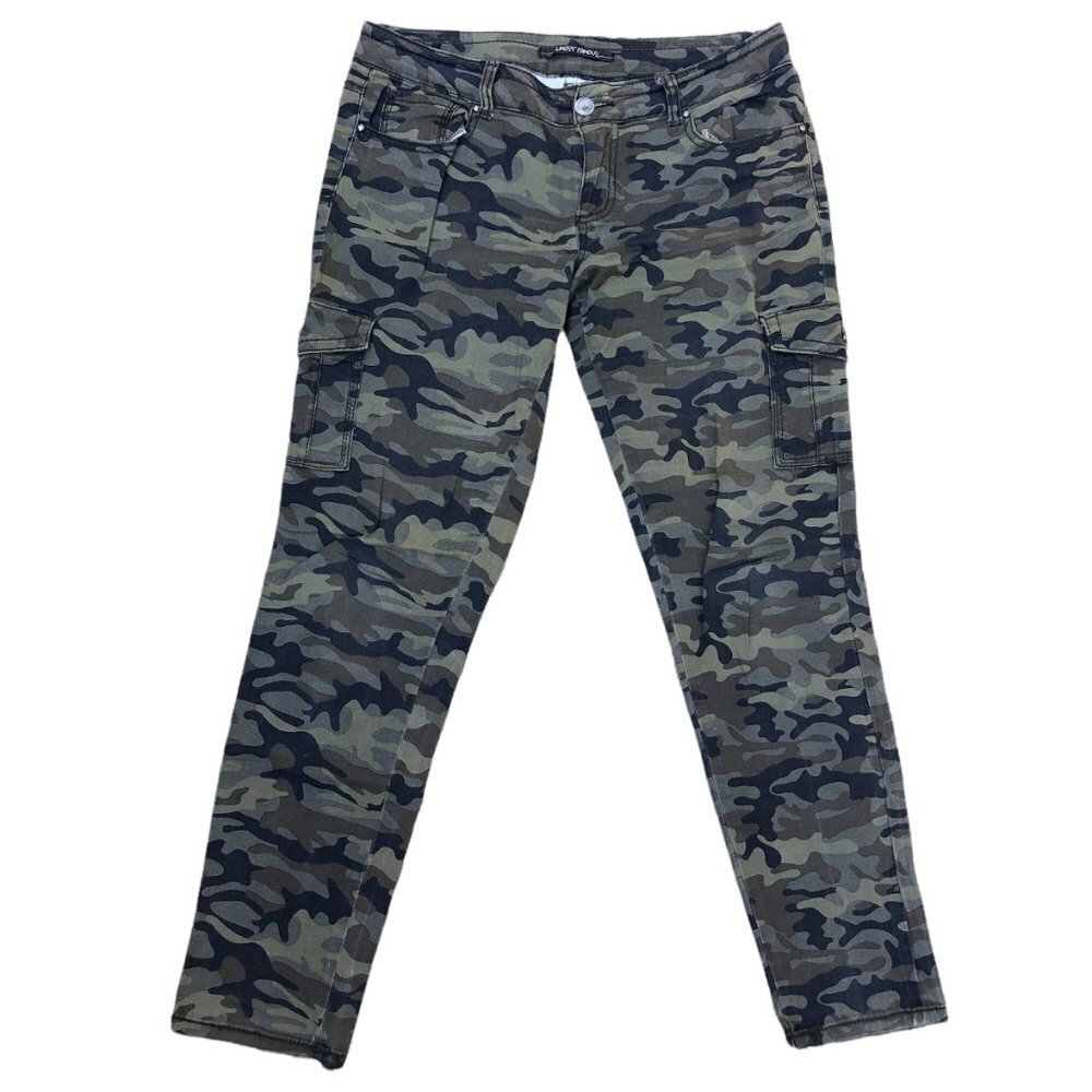 ALMOST FAMOUS Camo Straight Leg Pants Women's 9 Green Cotton Bottoms - Picture 1 of 6